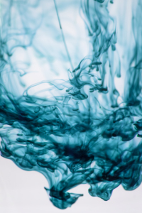 Bild-Nr: 12889997 Blaue Tinte löst sich in Wasser Erstellt von: Sandra Höfer