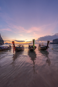 Bild-Nr: 12892307 Longtail Boote bei Sonnenuntergang Erstellt von: eyetronic