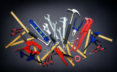 Bild-Nr: 12896204 Werkzeuge auf Grau mit kontratreicher Beleuchtung Erstellt von: Smileus